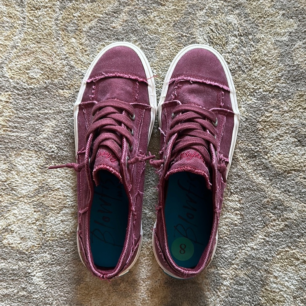 Almost brand new blowfish women’s burgundy casual sneakers.